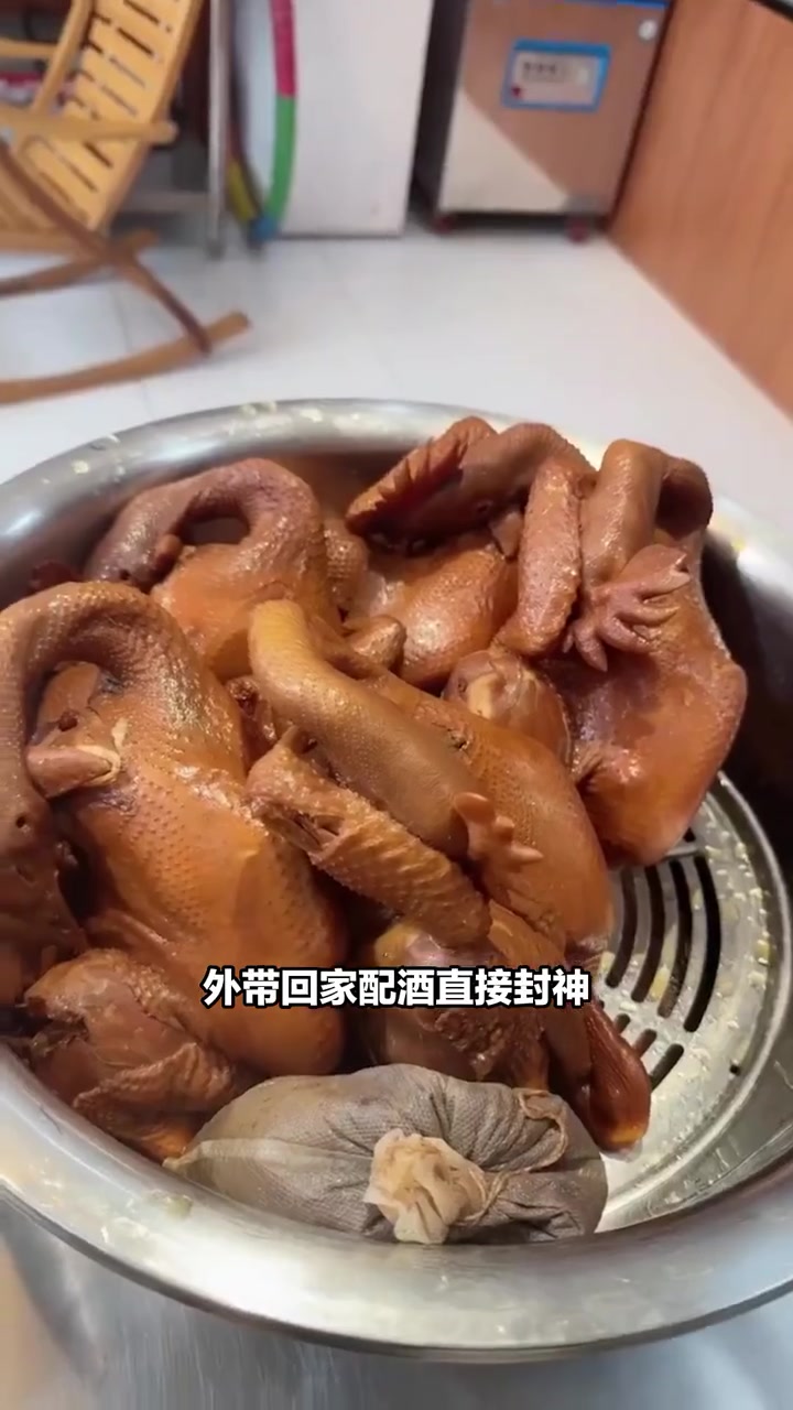 平城区聚兴源是熏酱小钢炮!柴沟堡熏肉半斤原价 26,现 19 块,老板手抖多给。堂食外带都