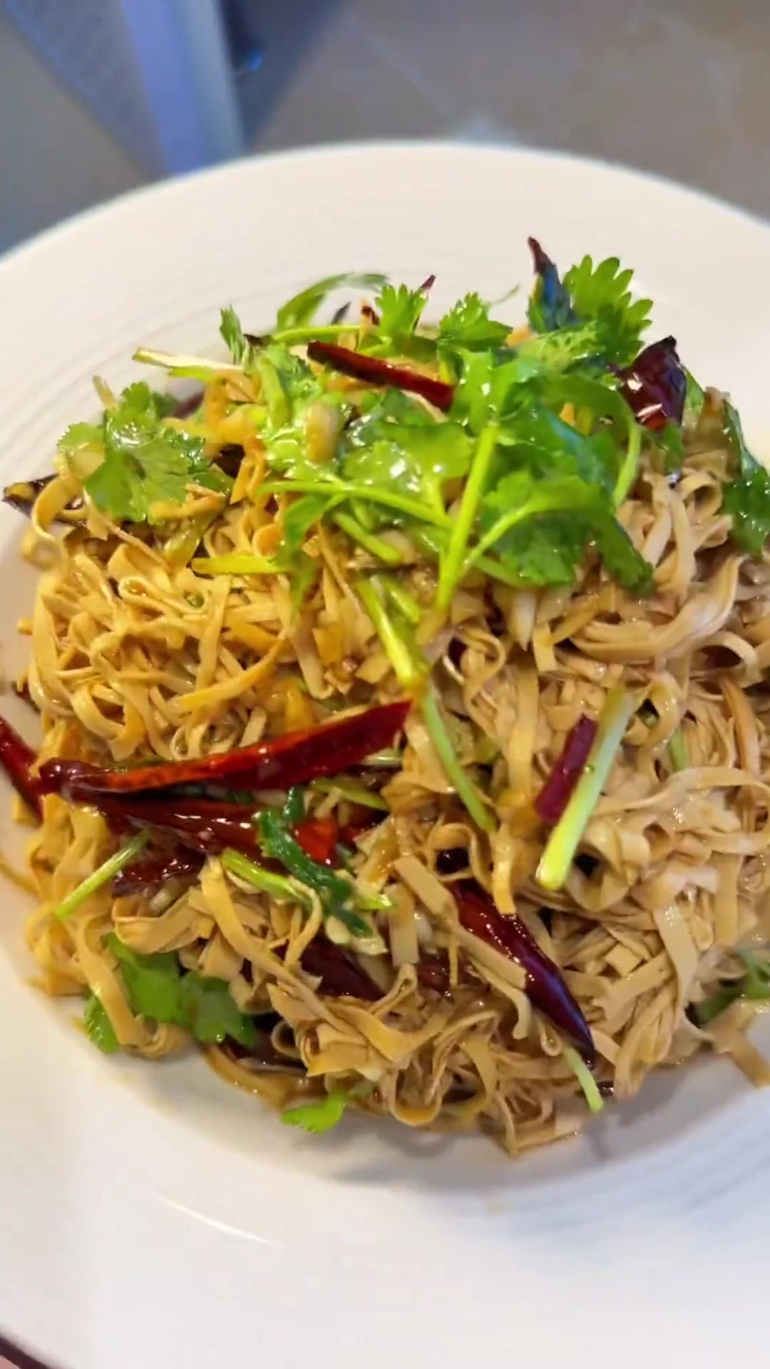 干豆腐丝这样拌，全家都爱吃，做法简单快试试！