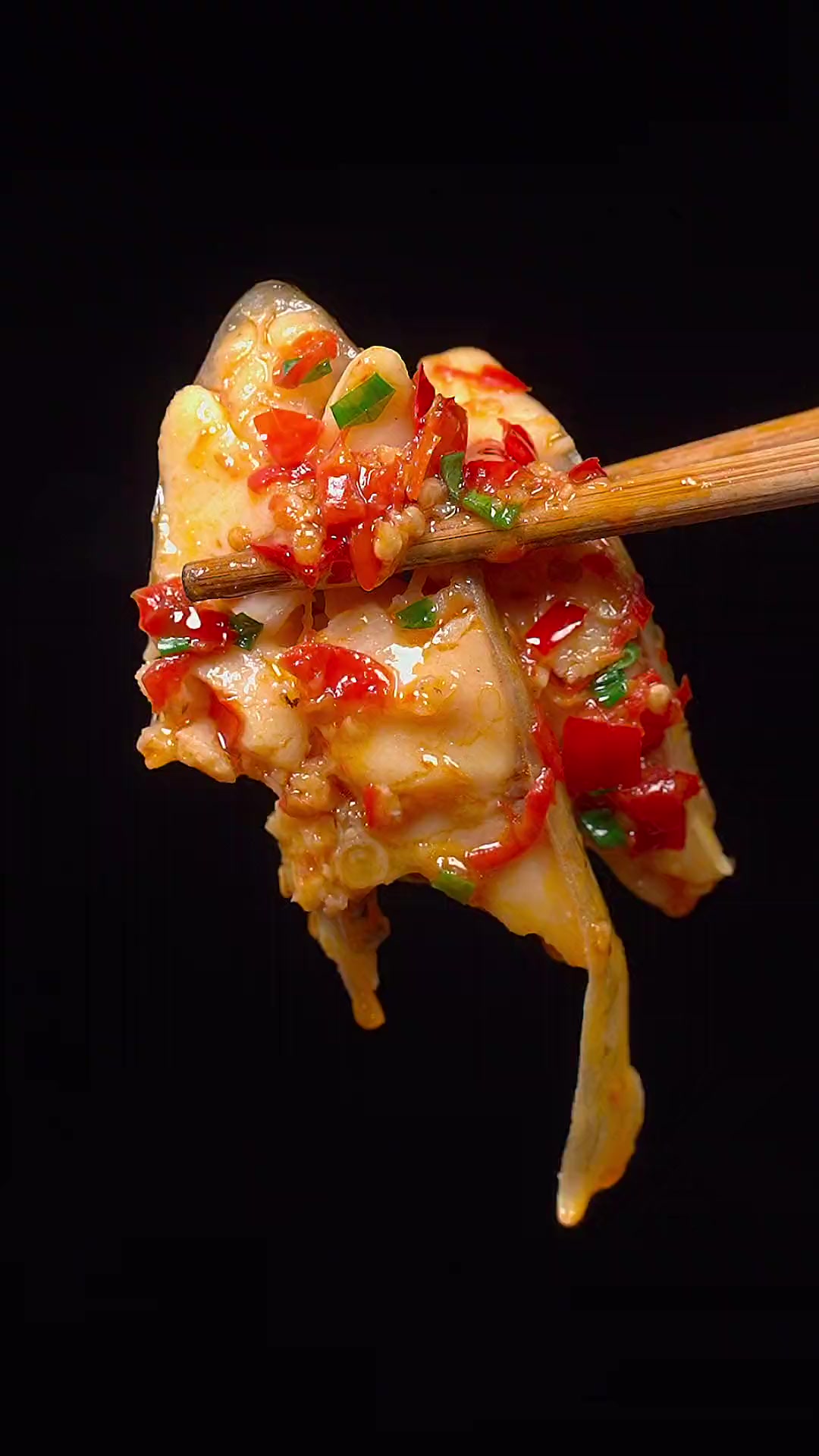 鳊鱼的新吃法：肉嫩味美，就连汤汁都可以拌三碗米饭