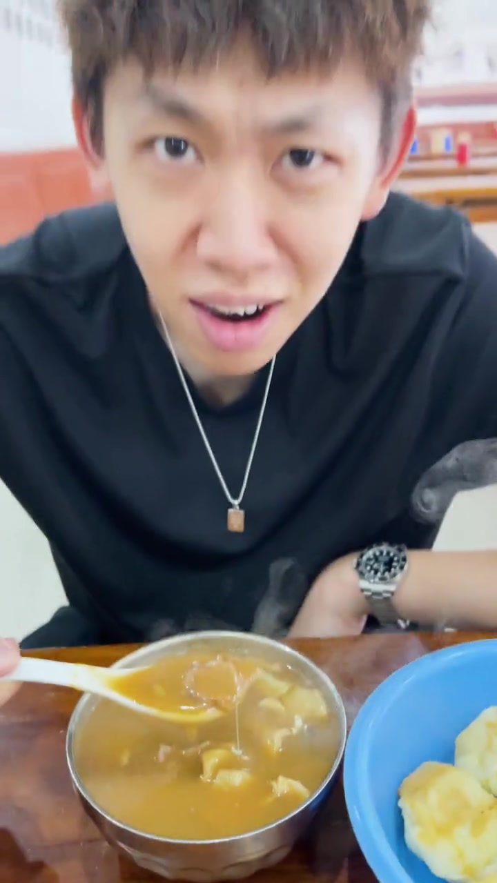 飞机+高铁+大巴,一天往返2000多公里,我终于吃到了正宗逍遥镇胡辣汤!