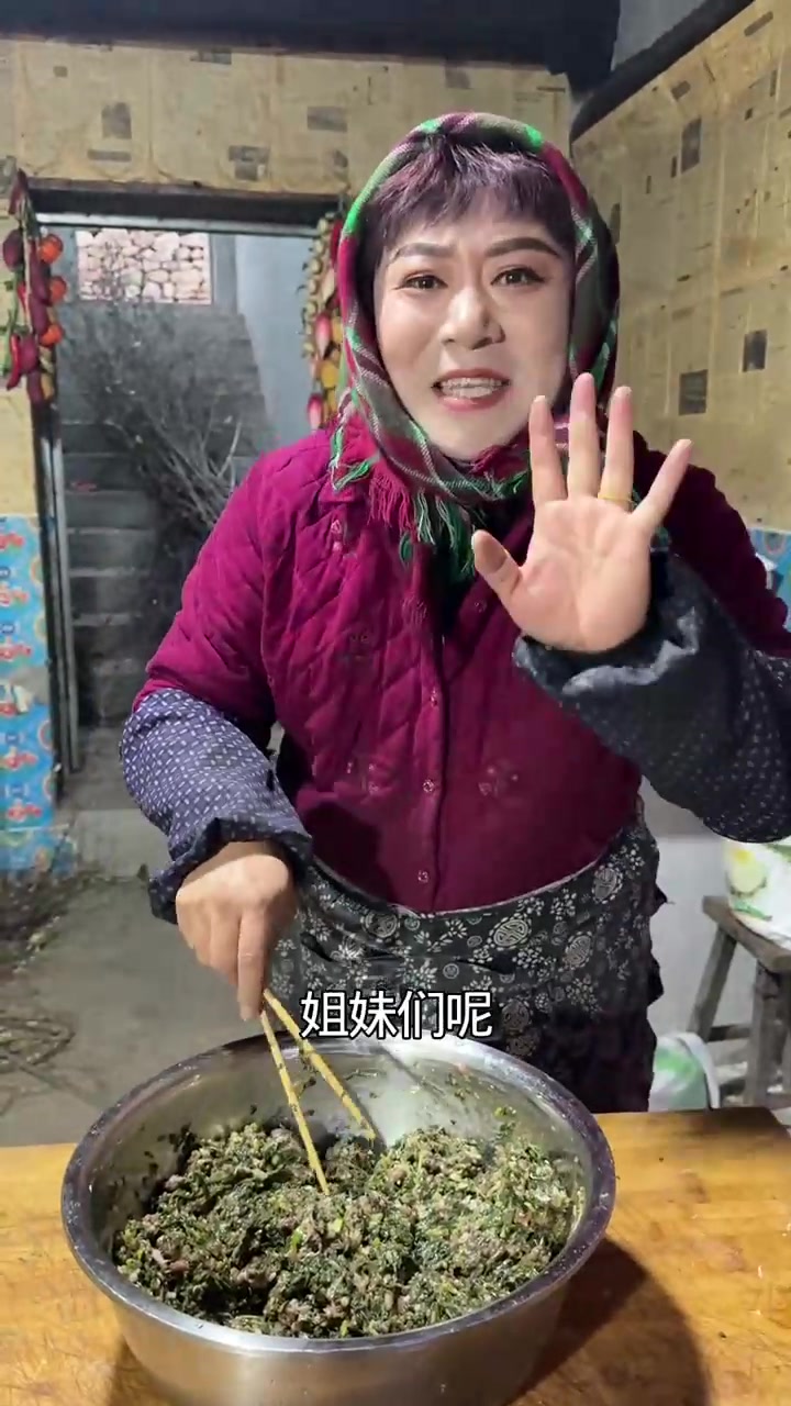 80年代的美好回忆妈妈今天包的山野菜馅的大包子太好吃了