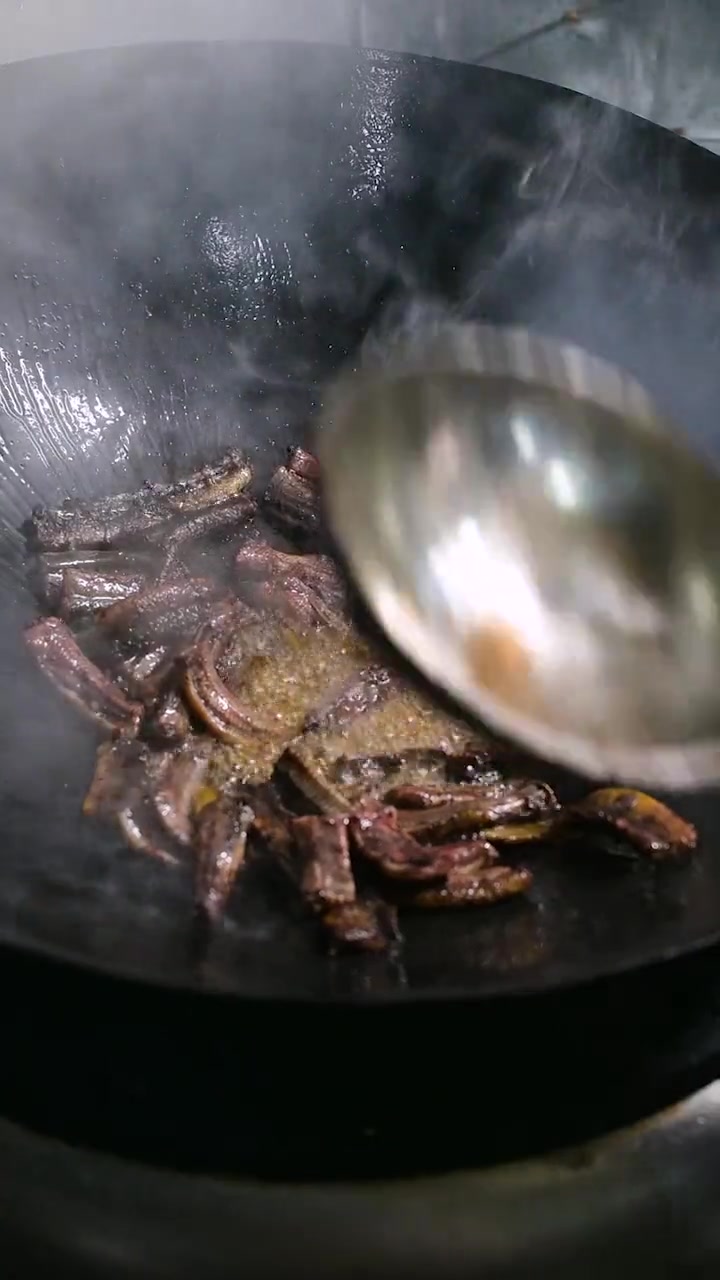 鳝鱼就家常做法最鲜香味美，也是湘潭特色菜，最适合这个季节吃了