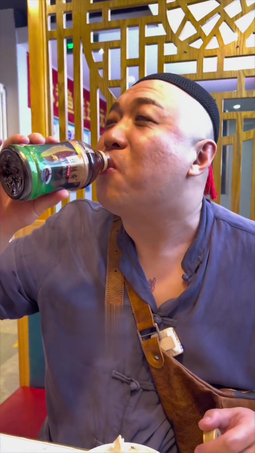 信远斋酸梅汤喝起来真棒,酸酸甜甜好喝地道