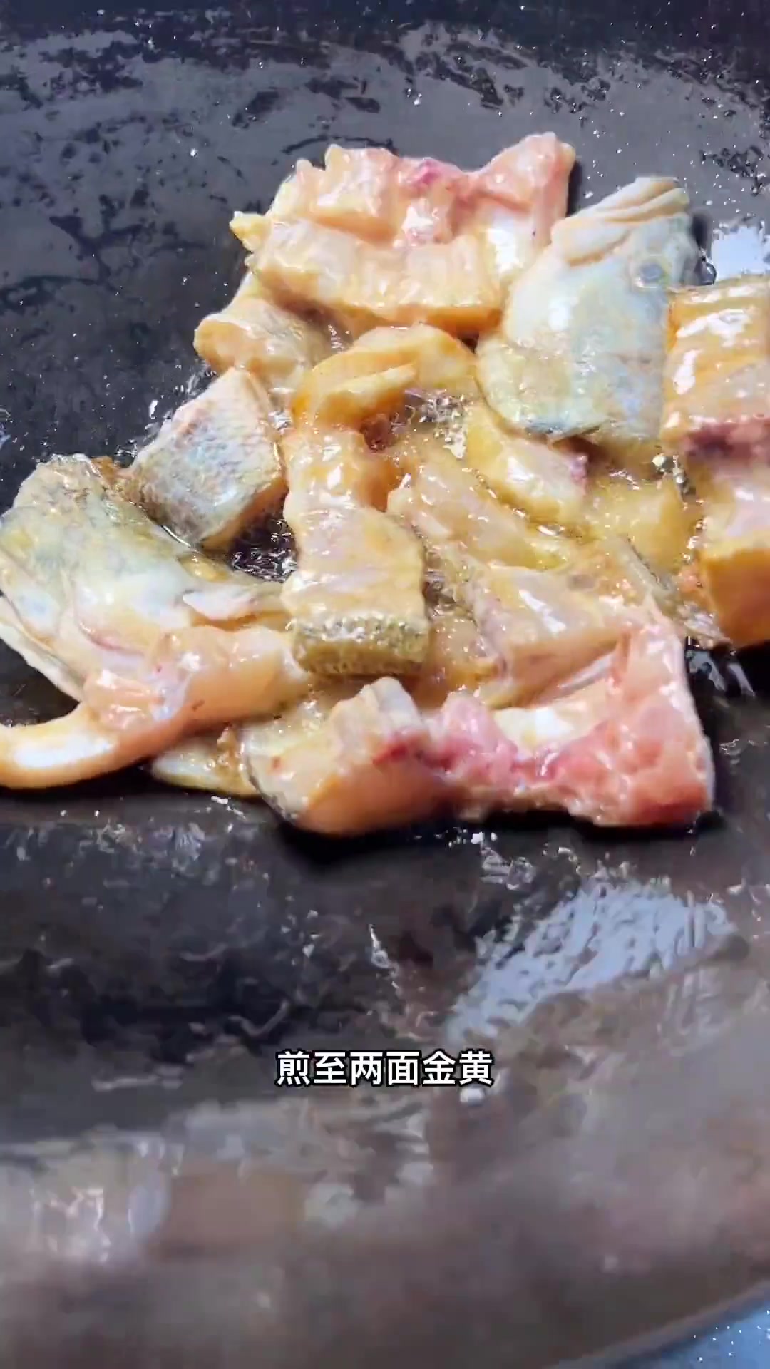 鲈鱼家常做法,用料简步骤易,皮脆肉嫩