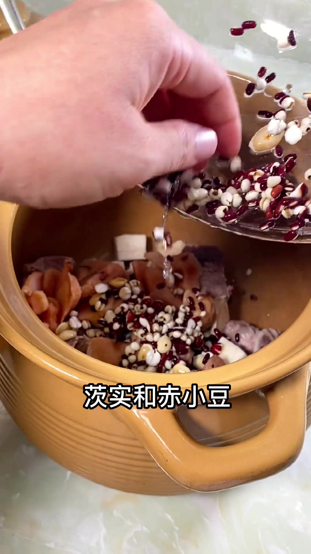 连续下了几天雨,湿气重了皮肤痒痒的,今天煲个土茯苓粉葛猪骨汤