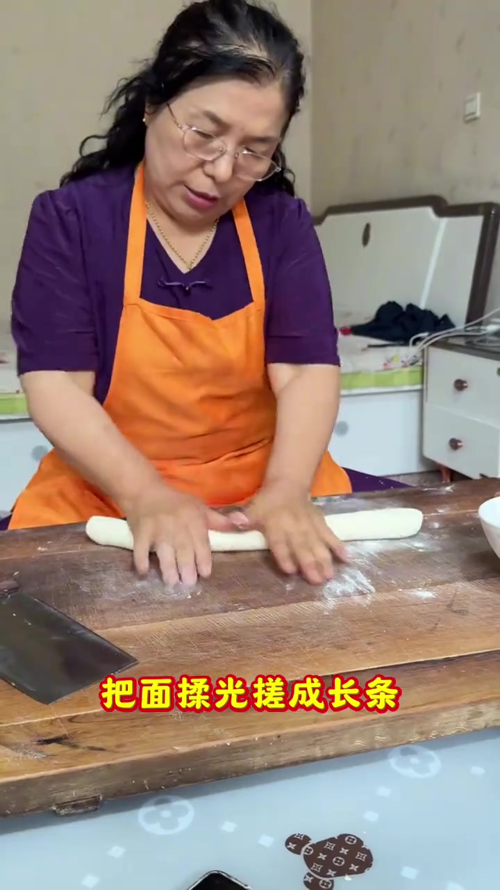 大家好，今天的美食，猪肉胡萝卜馅饺子，妈呀真香，好吃过隐，你吃的什么馅饺子？