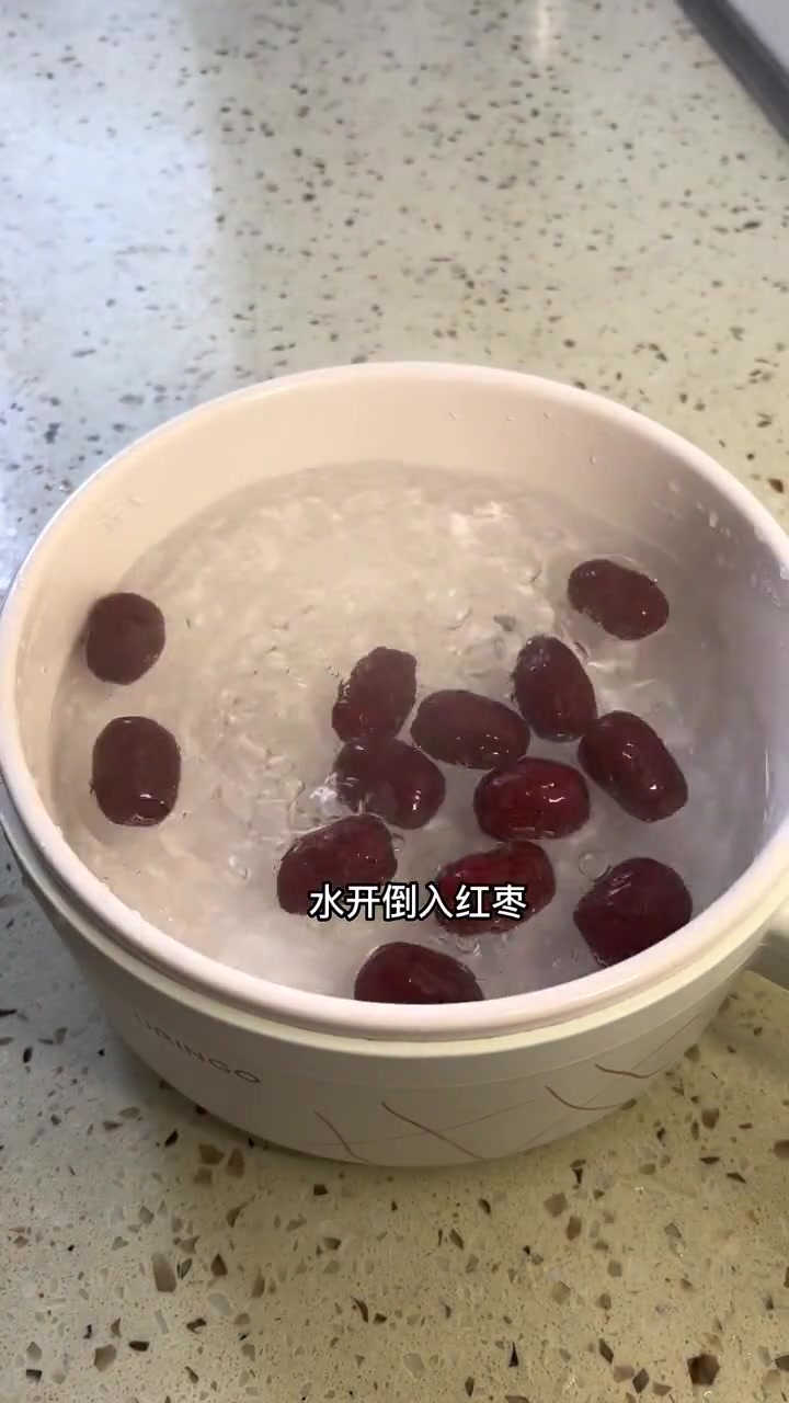 天气凉了，早上喝一碗鸡蛋红糖水，暖心又暖胃