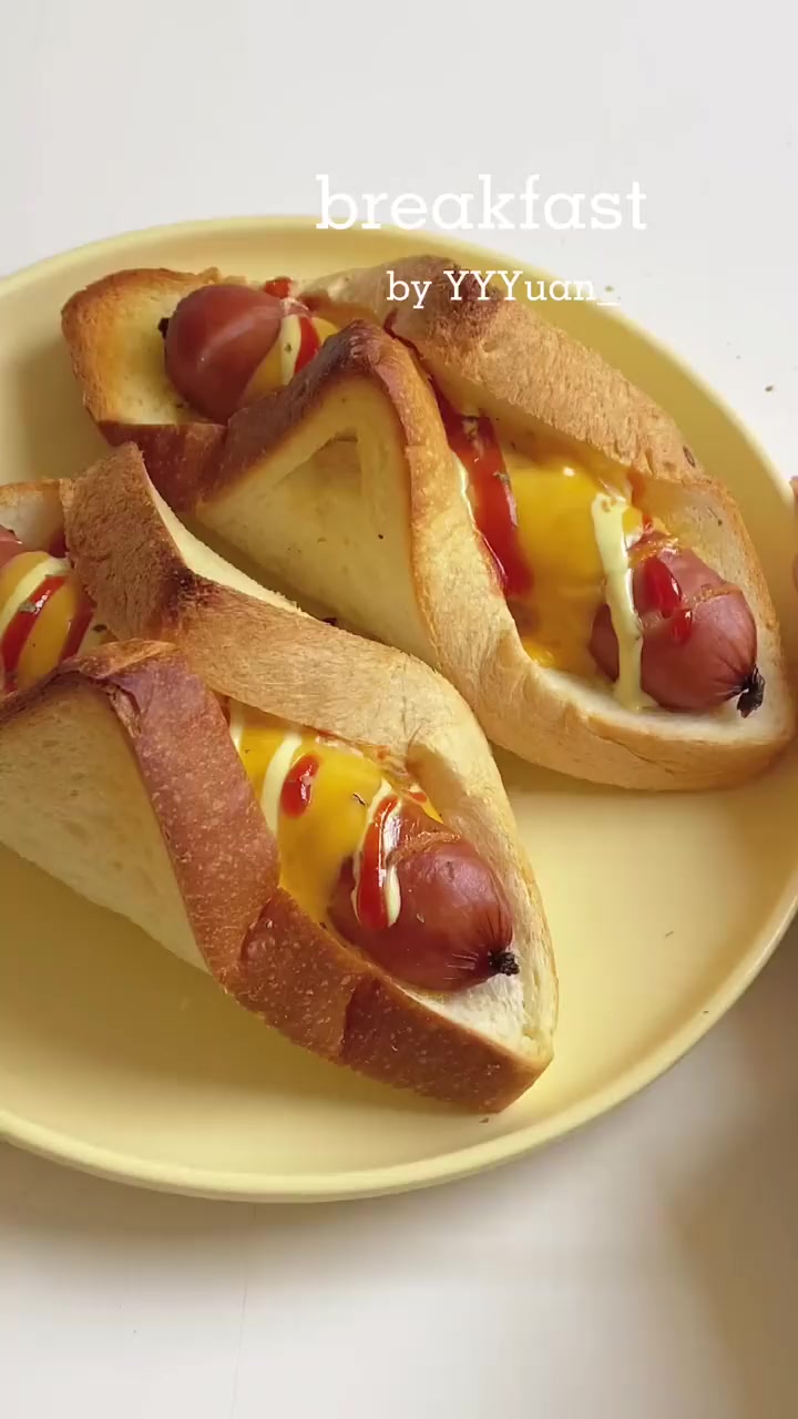 芝士烤肠吐司卷｜懒人早餐get～