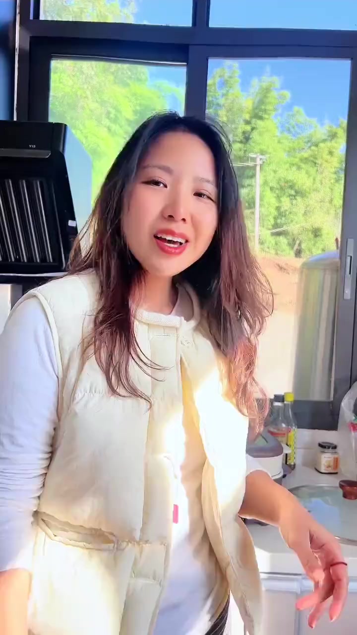 很多朋友都不知道怎么吃腊肠?今天分享简单好吃的做法 腊肠做法 腊肠 四川腊肠 腊肠怎么吃好