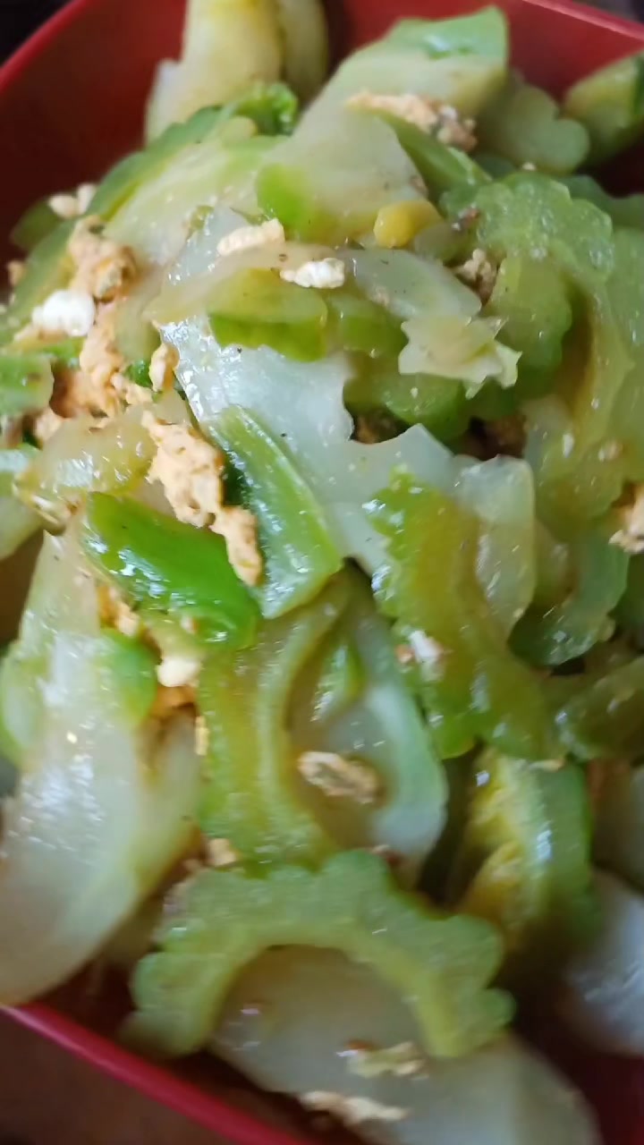 大头菜苦瓜炒蛋清淡菜系