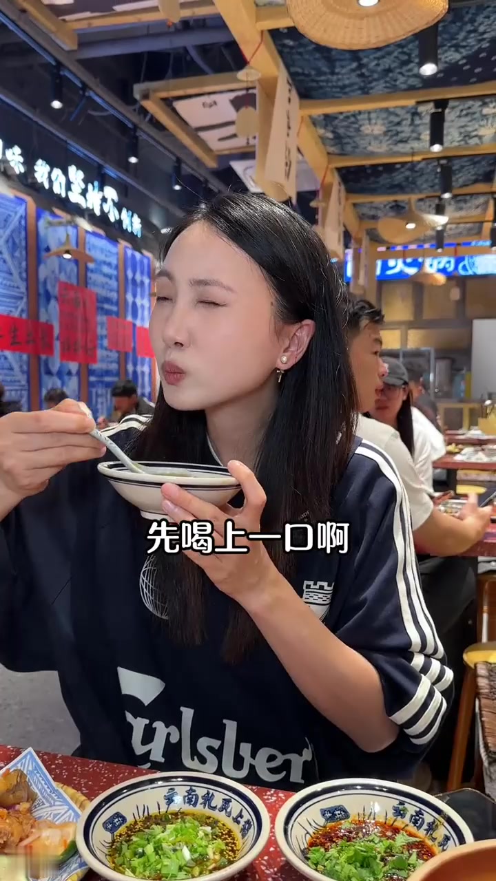 在平阳万达，也可以吃到地道云南酸菜火锅啦！