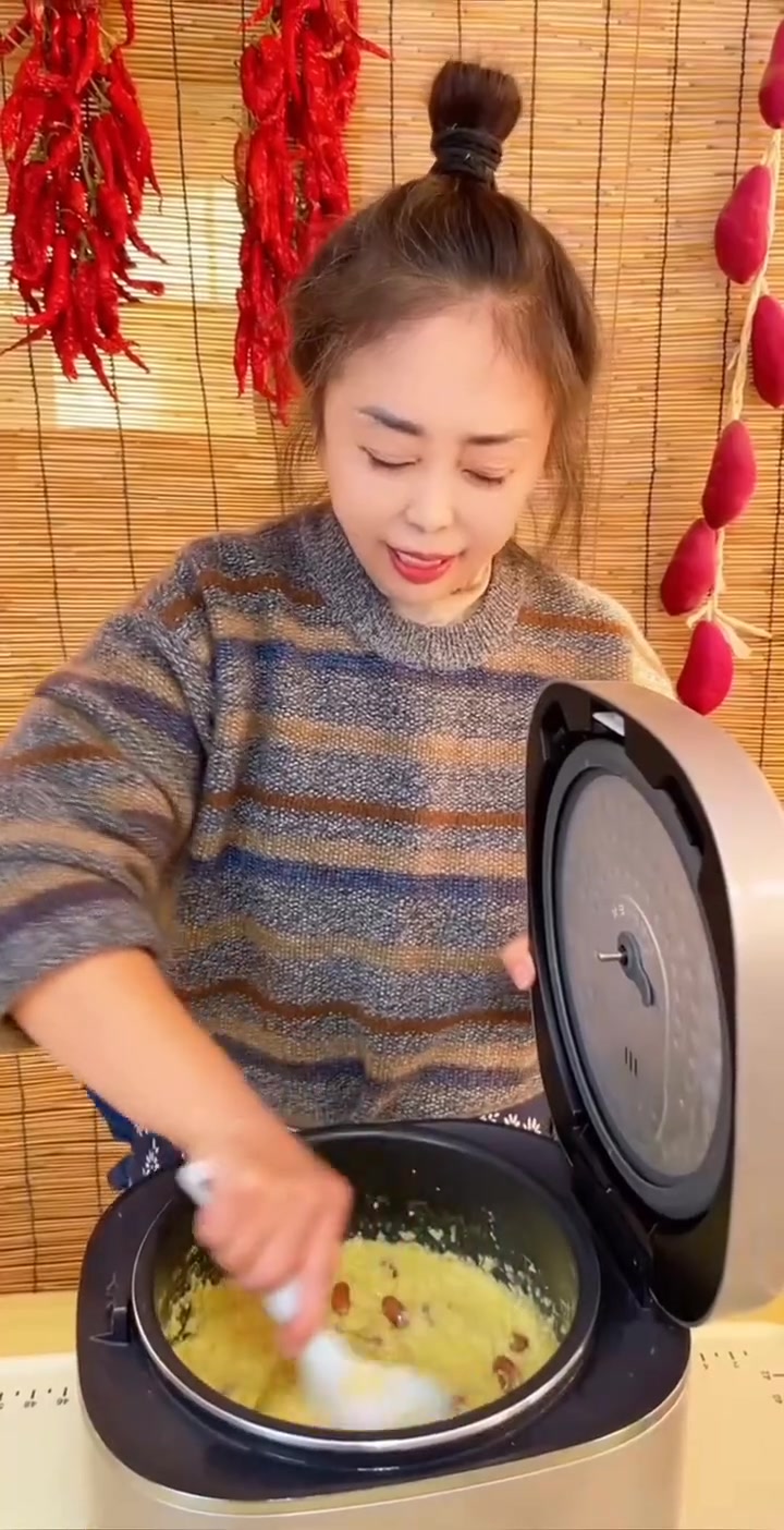 东北农村猫冬生活美食、大黄米饭、用冬储菜做的四个菜有多香