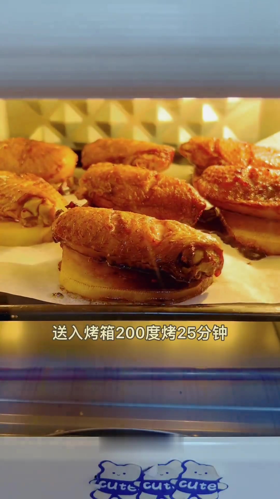 今天给姐妹准备了丰盛的开年便当鳗鱼饭和盒子蛋糕味道绝了