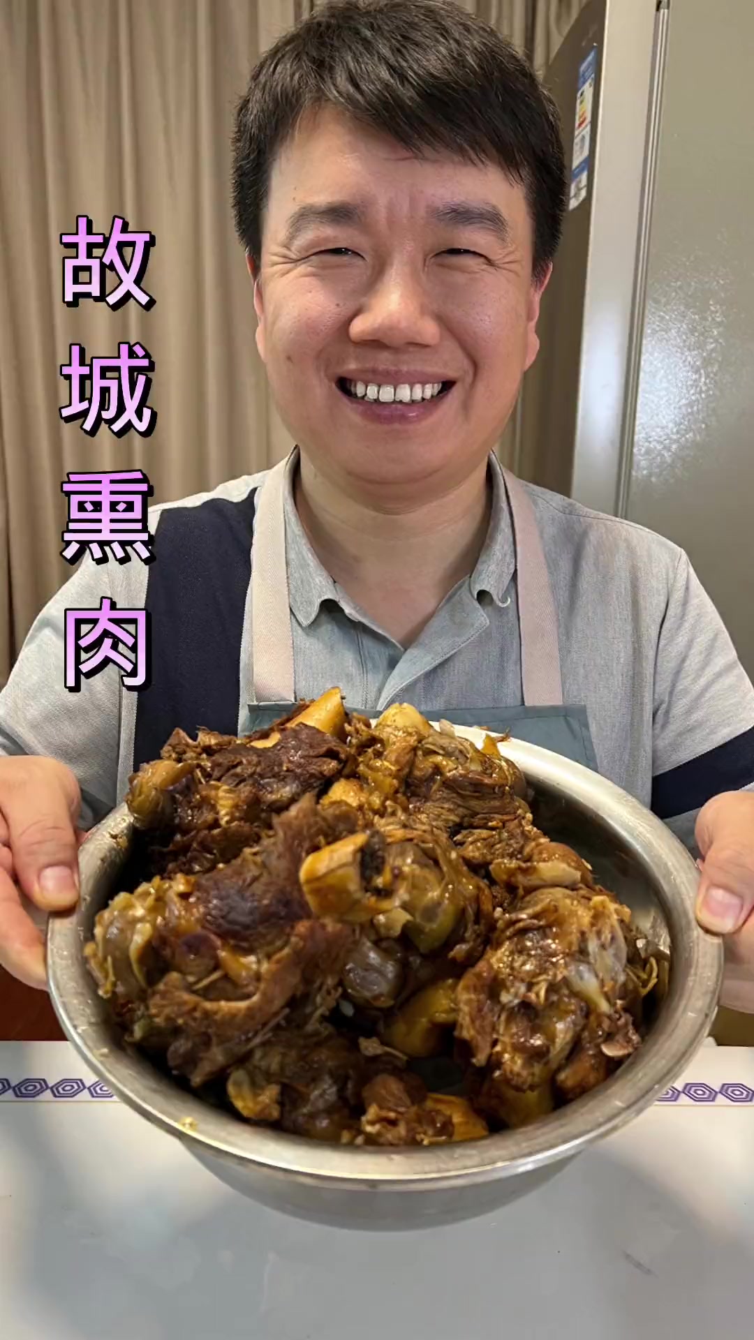 老公下班早炖大棒骨做故城熏肉,香而不腻