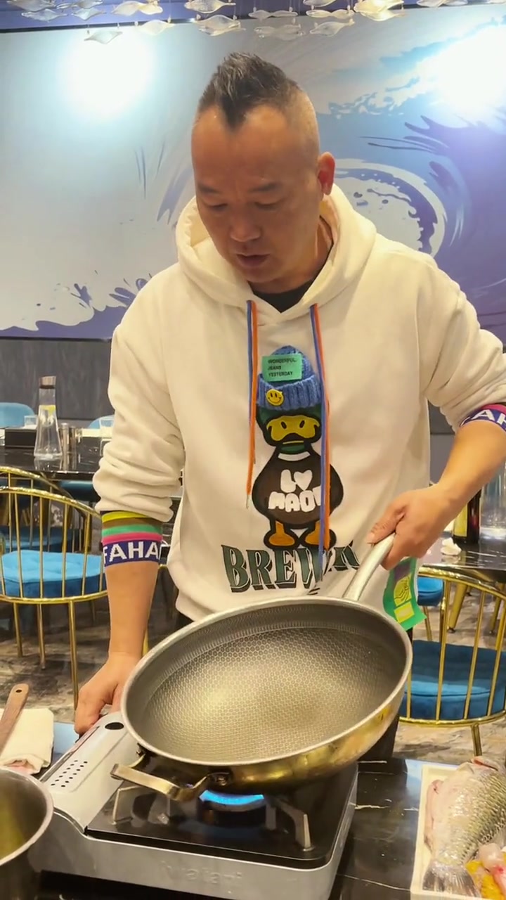 美食分享-木瓜雪耳鲫鱼汤