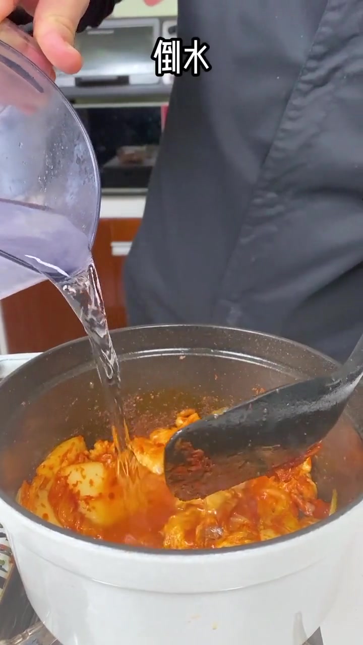 一碗热乎乎的五花肉泡菜豆腐汤和韩剧更配哦~