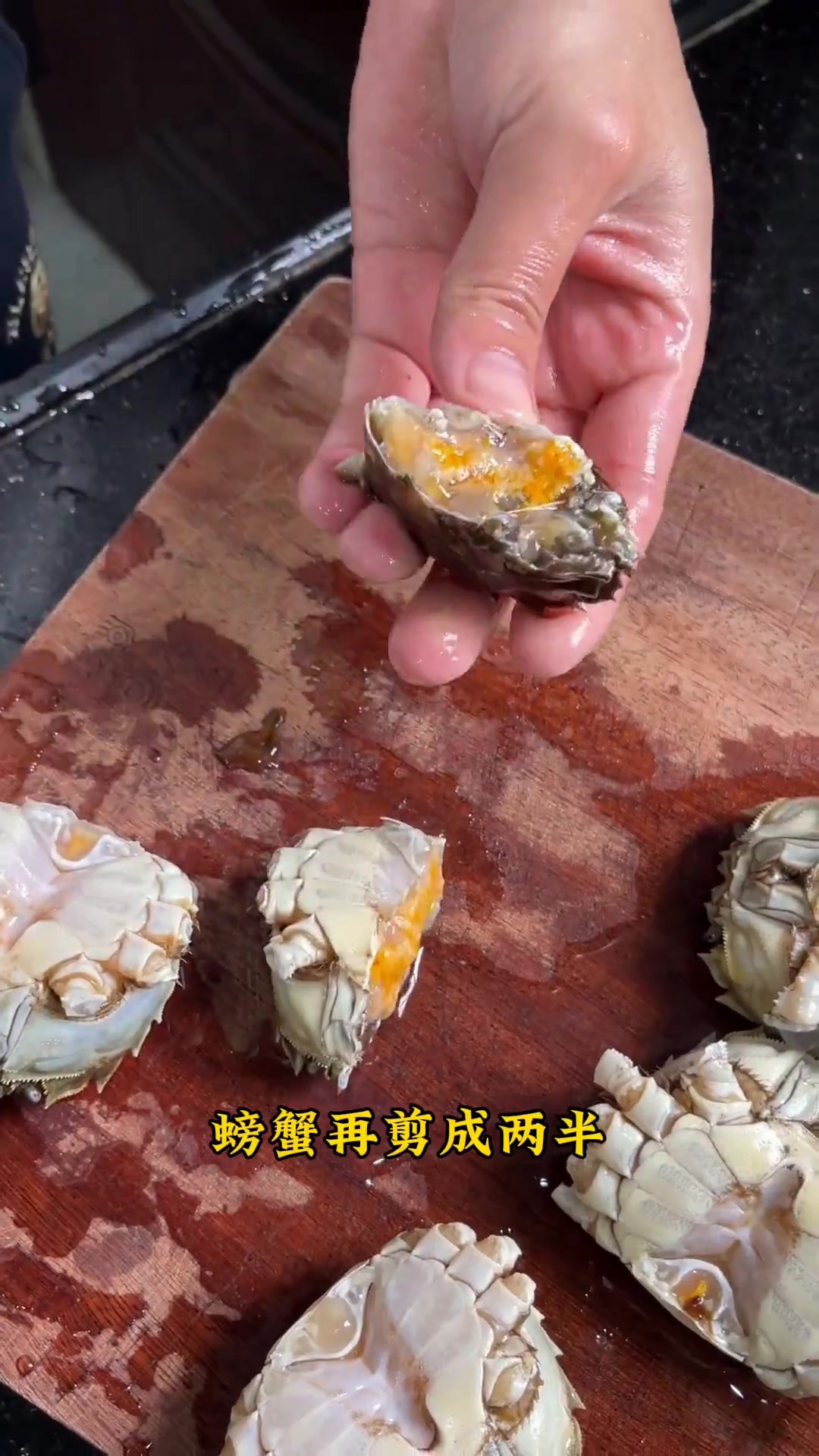 螃蟹在家像我这样煎，做法简单，酱香入味又好吃