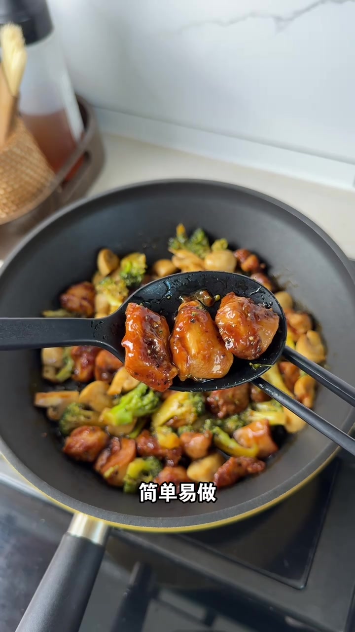 西兰花口蘑焖鸡胸