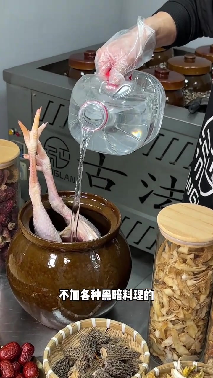 瓦罐煨汤，真材实料才能做出好味道