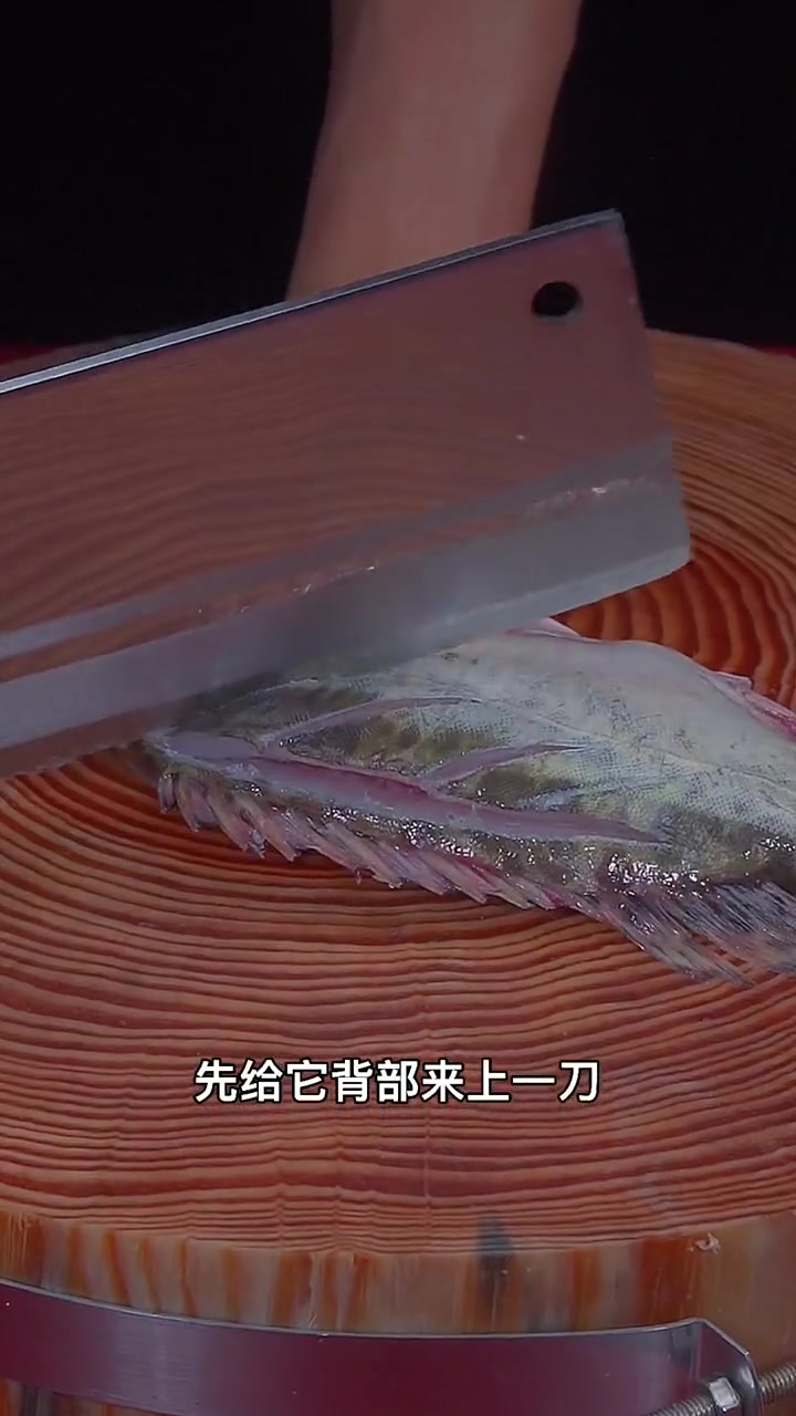 钓回来的桂鱼，和我这么做鱼肉滑嫩，肉质紧实
