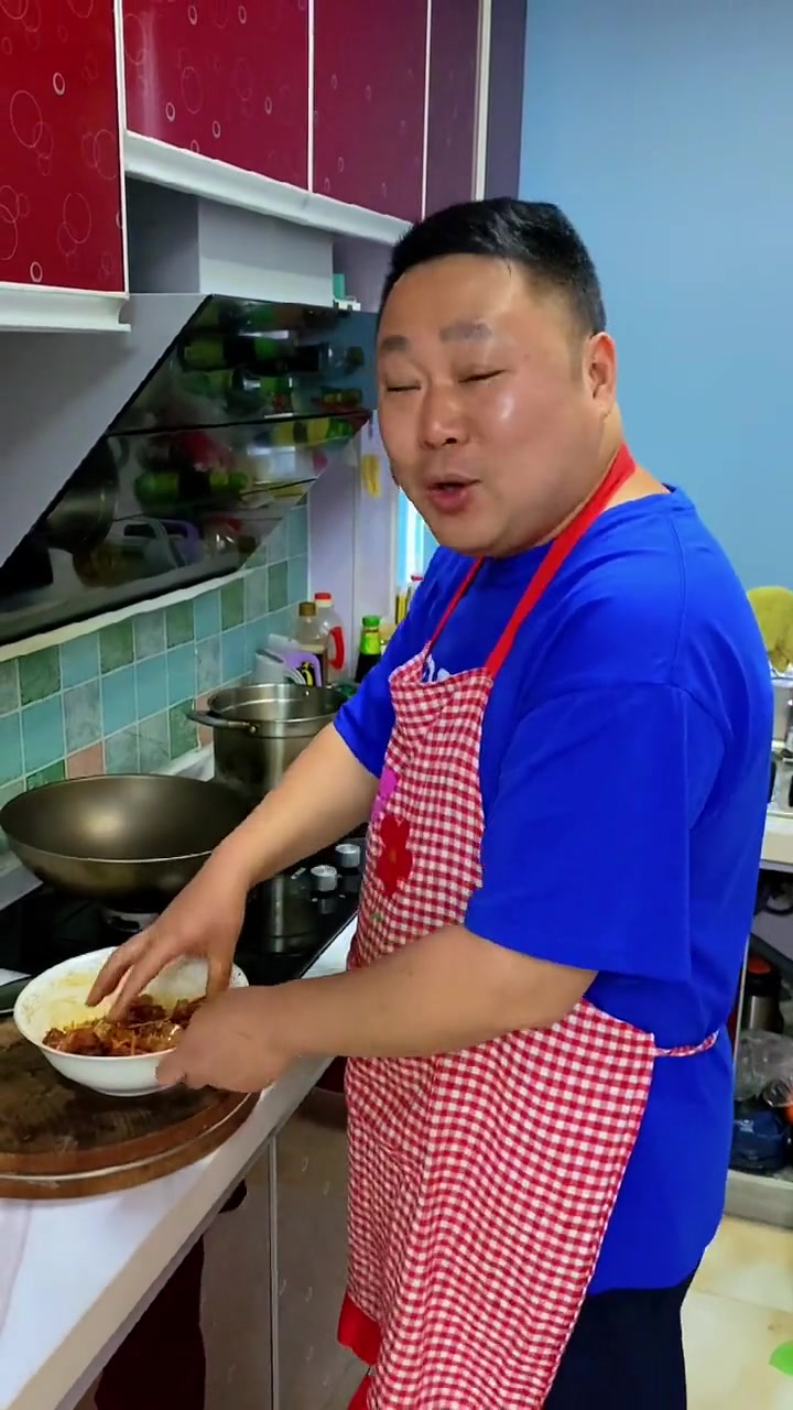 我家包的蛋黄肉粽，特别好吃，包法简单又好学，你喜欢吃吗？