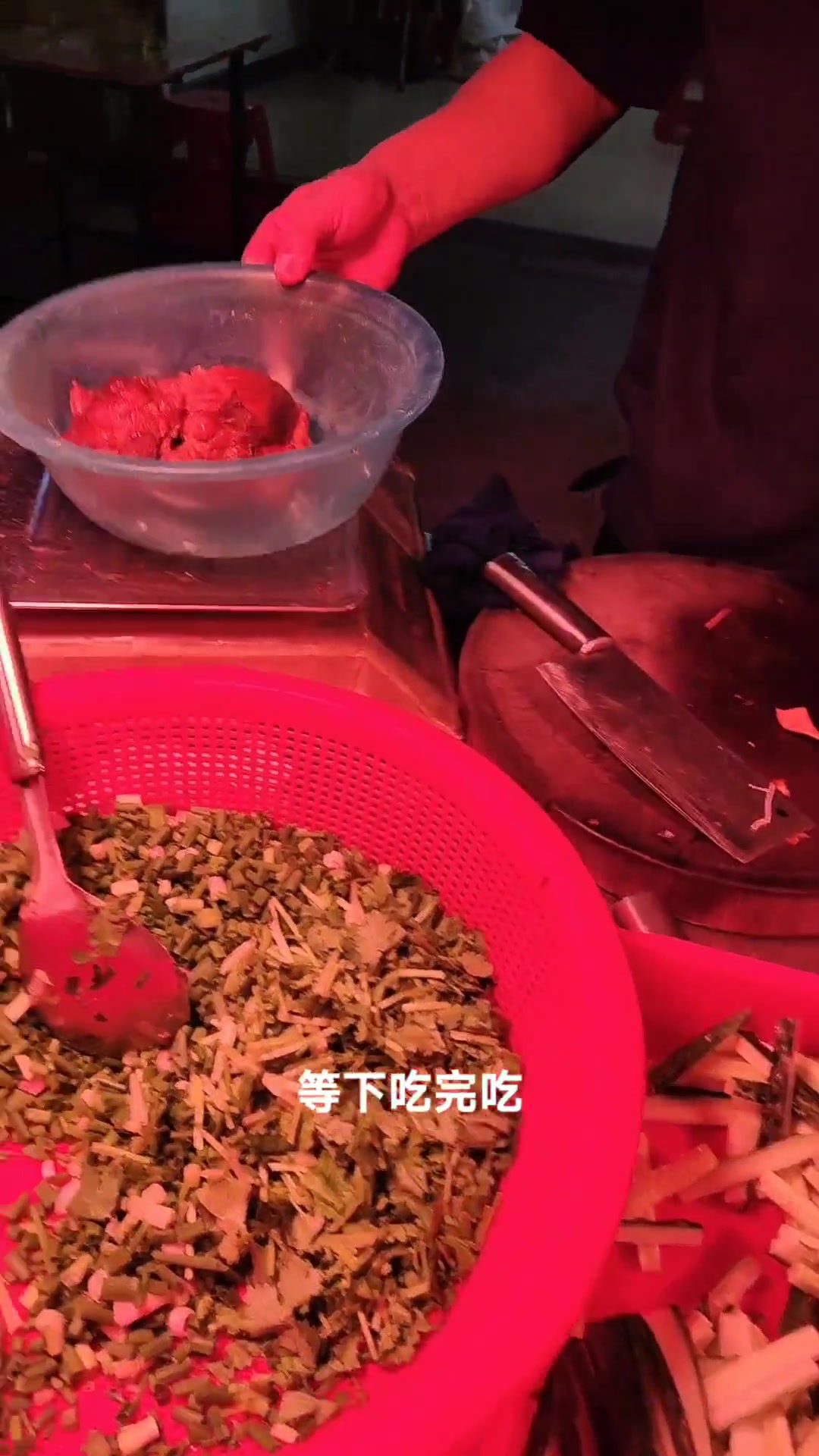 唉……切了29块猪核桃肉,有点小贵哦,奢侈一把喝一杯啊……