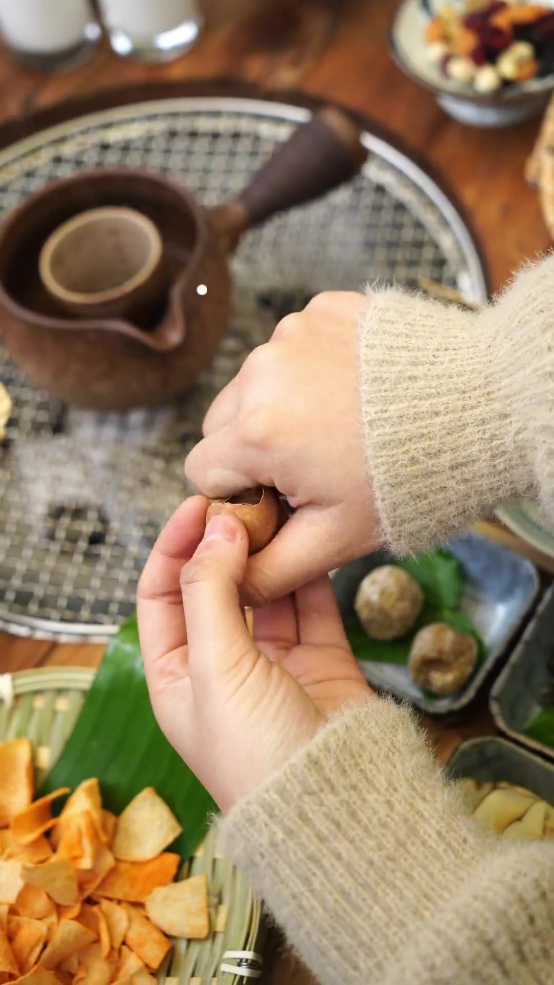 约上三两好友,围炉煮上一壶好喝的奶茶,真的是冬天幸福又温暖的事情