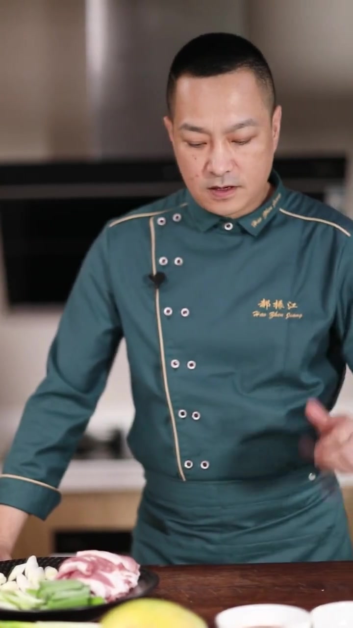 老四川的拿手下酒菜，生爆盐煎肉，一个字：地道！喜欢川味的不能错过！