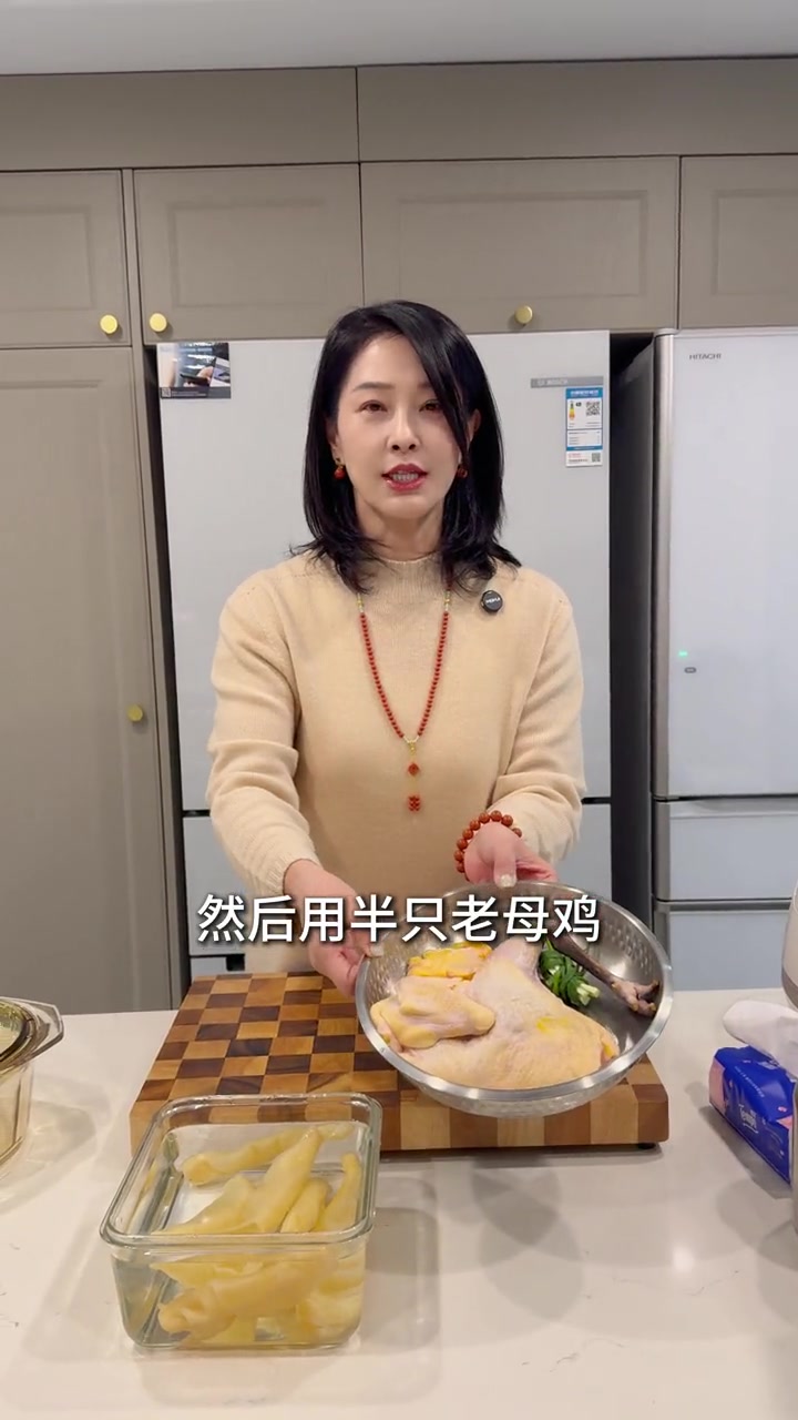 花胶炖鸡汤暖身，一人食享岁月清欢