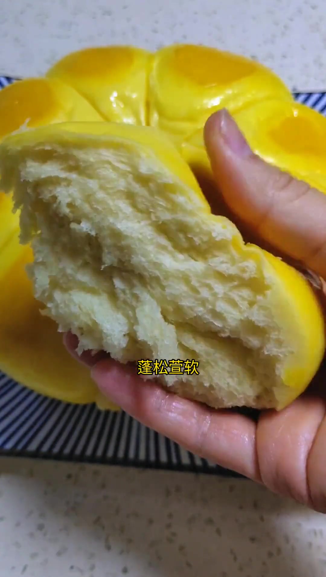 在家用普通面粉就能做柔软香甜大面包，零失败！