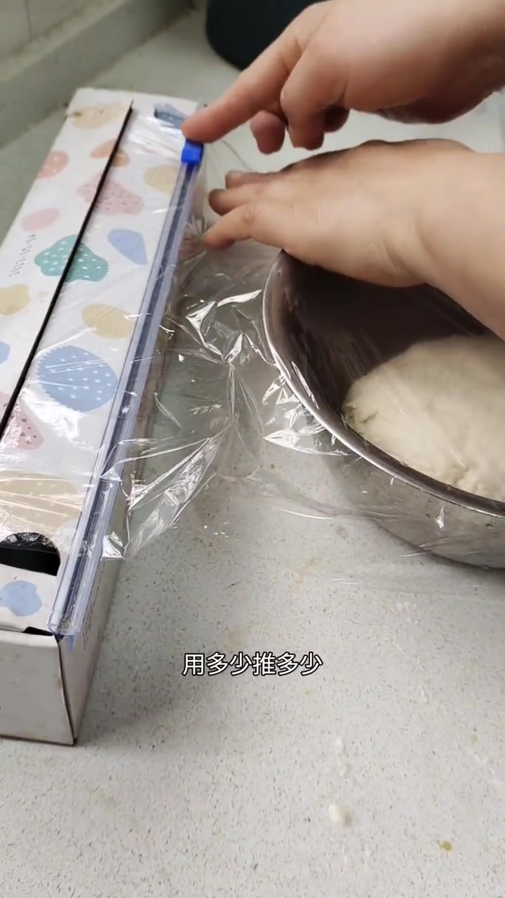 这样做的紫薯馒头，大人小孩都喜欢吃，可爱的大萝卜造型
