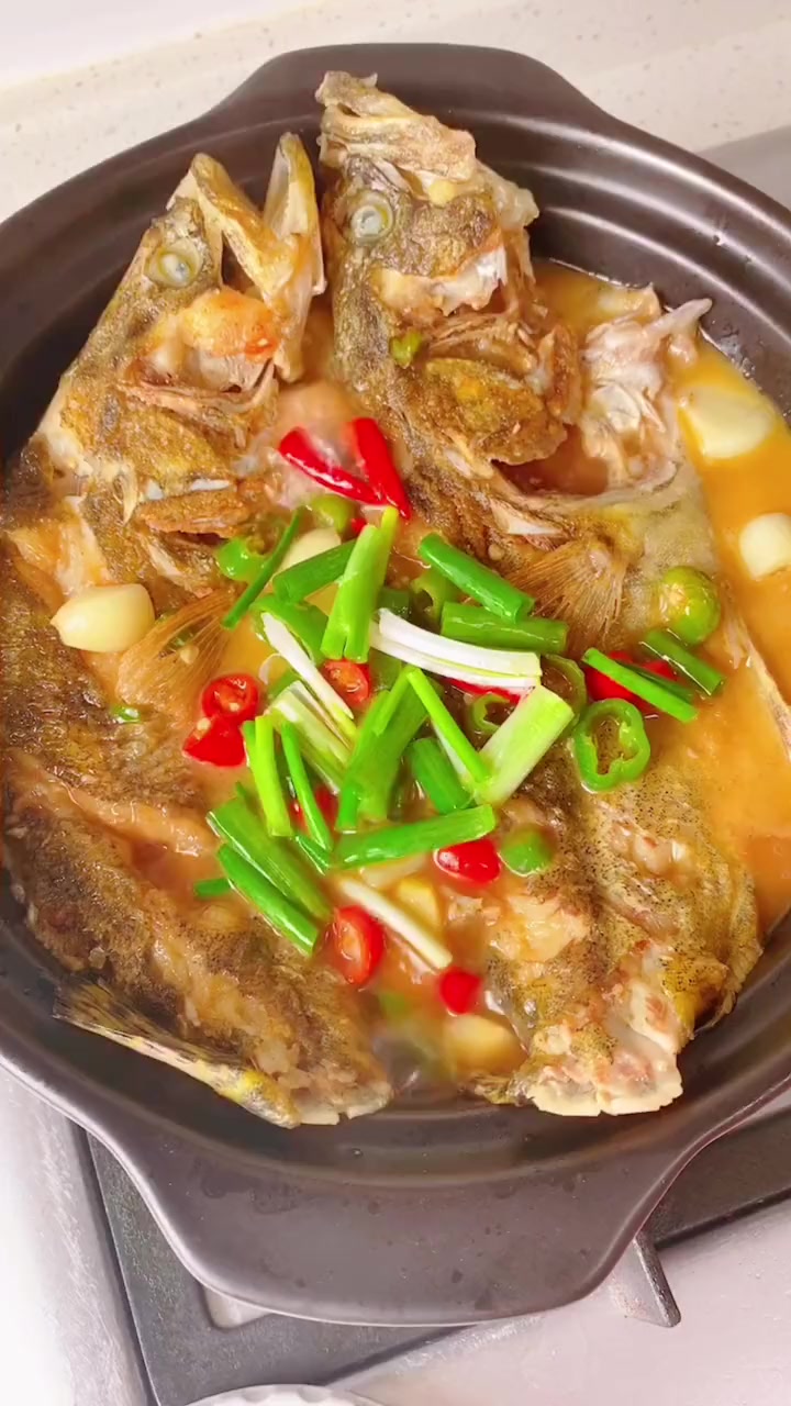 红烧桂鱼的家常做法，鱼肉鲜嫩，香辣可口，营养美味超好吃