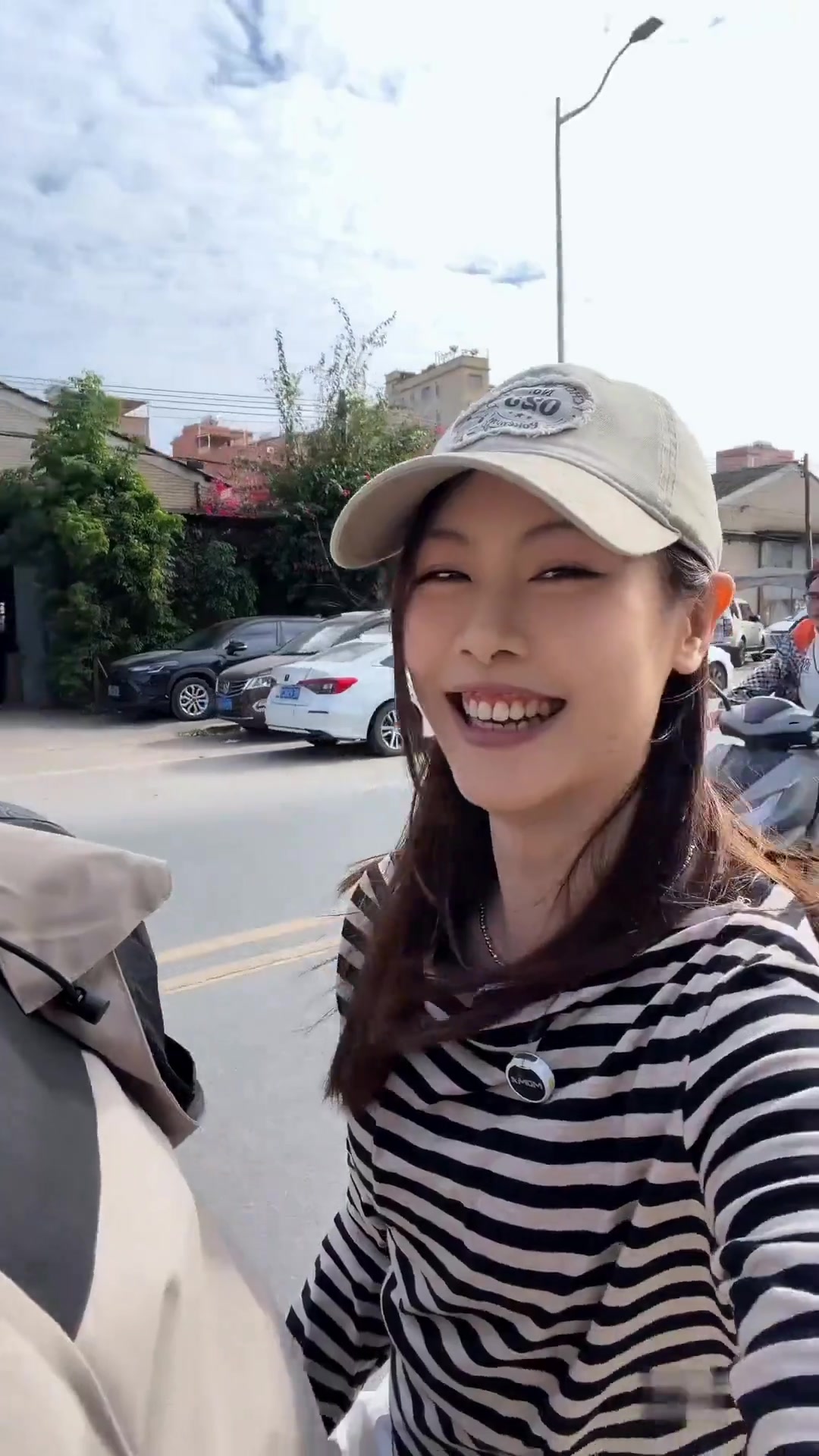 佛山后海村88块就能用半斤翅花胶鸡打火锅！