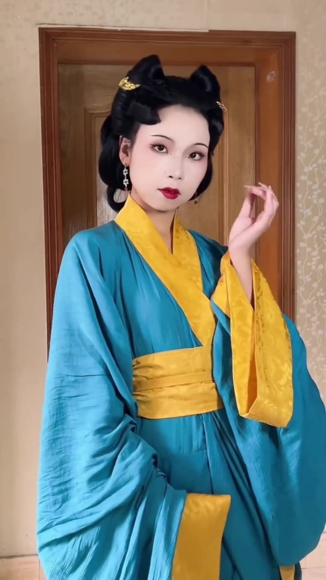 来个汉服版的汤姆猫梦中情猫哦