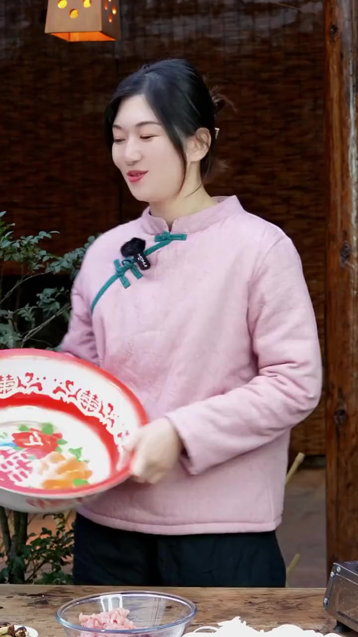 煮咸汤圆肯定少不了台山生蚝，鲜甜嫩滑无渣，吃过都说好