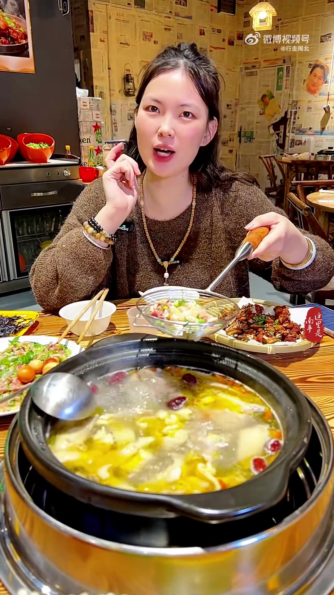 发现光泽美食 今天在光泽洪济路杭中路口给大家找到一家非常有特色的火锅店-创新土鸡火锅。南平