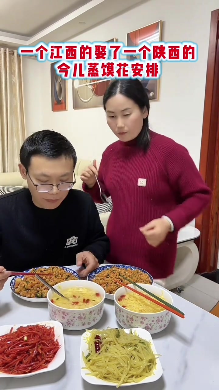 今儿吃蒸馍花，在他眼里只有吃米饭才叫吃饭