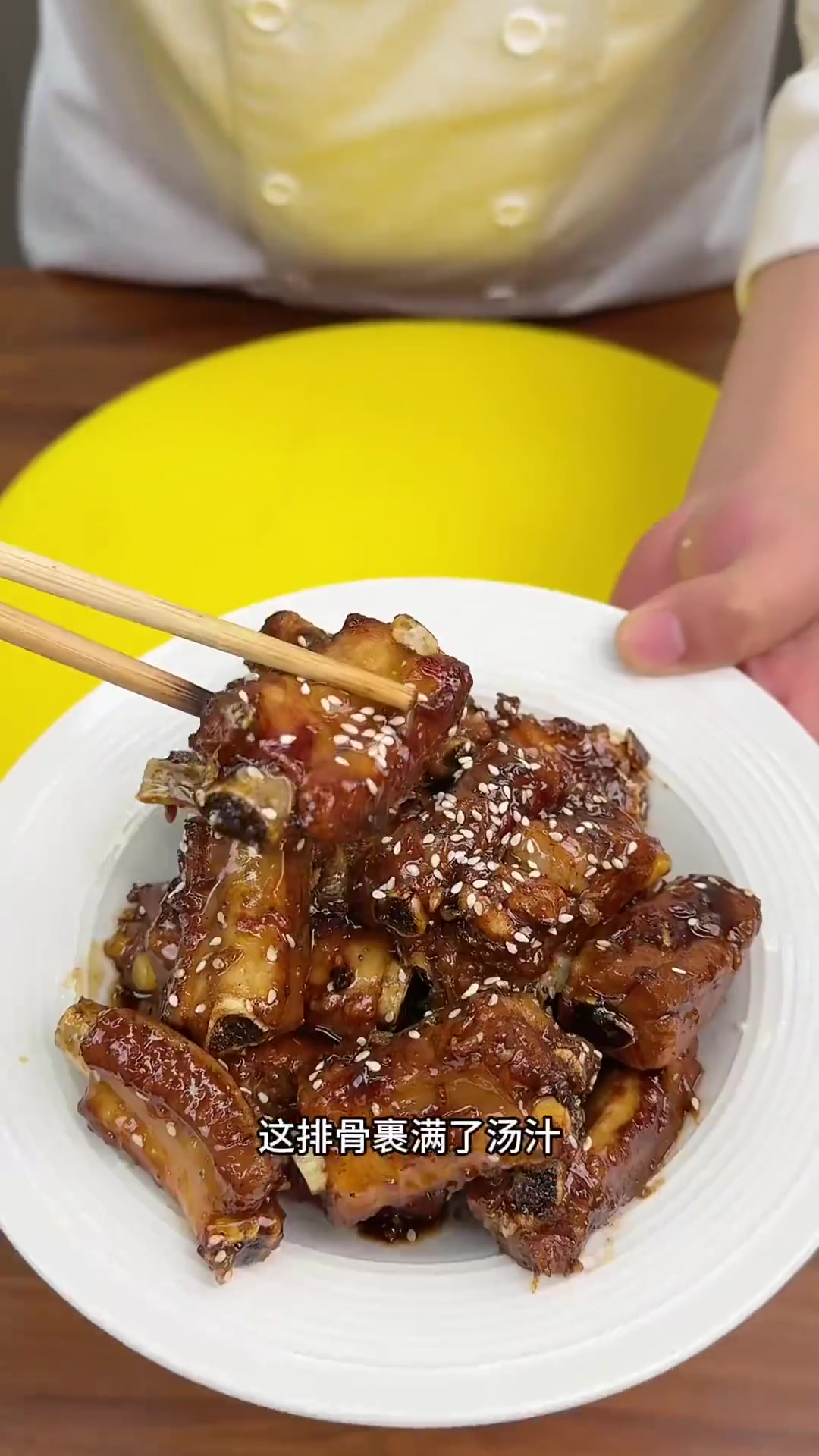 不用开火，没有油烟，全程不加一滴水，网友分享糖醋排骨超简单教程，收藏试试↓