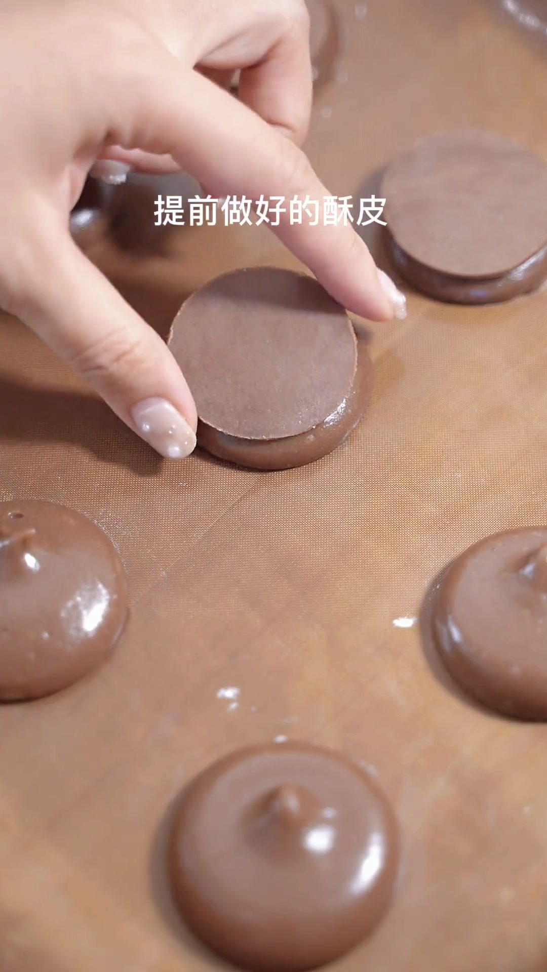 外面卖超贵的巧克力脆皮泡芙～在家就可以轻松复刻!巧克力控一定要学起来