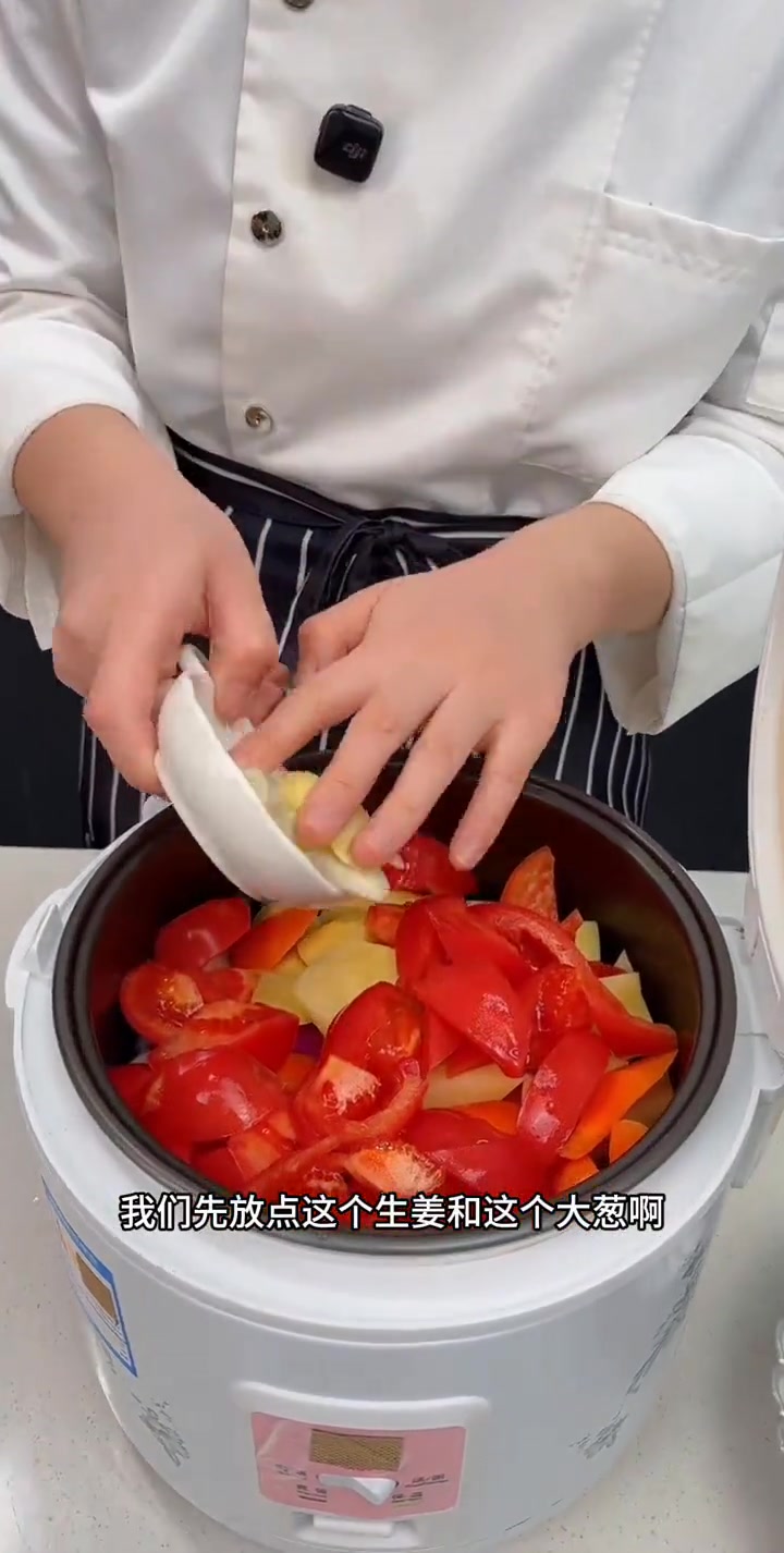 电饭锅做西红柿炖牛腩，简单方便还好吃