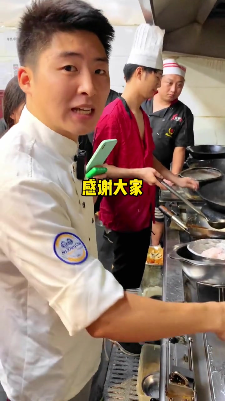 今天教大家做一道地地道道的、重庆特色水煮鱼教程