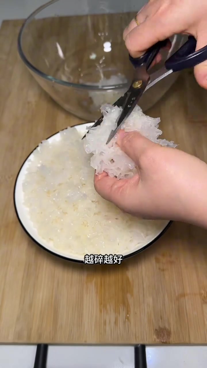 有姐妹要的红枣银耳汤来啦，今天这个做法超简单