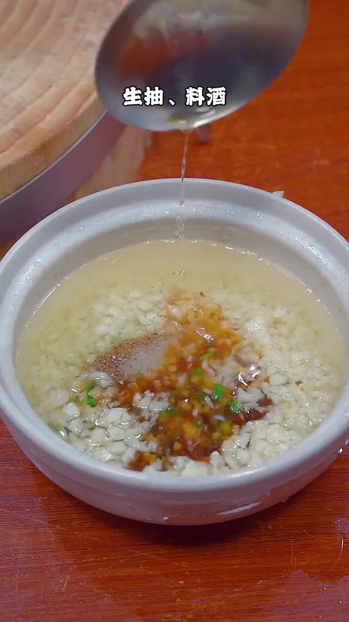这样腌制的鸡翅，做出来的蒜香鸡翅比外面卖的，快点试试吧
