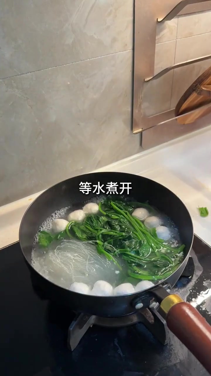 相信我，这就是低卡餐，菠菜蛋皮鱼丸汤