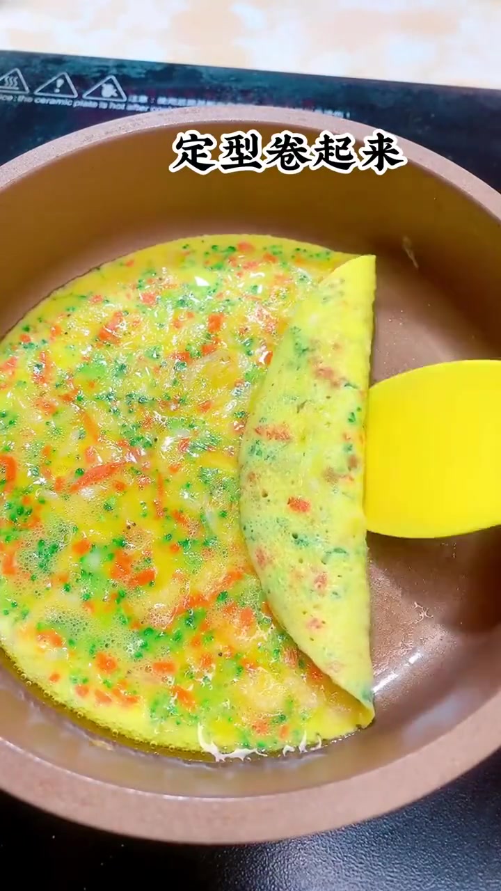 每周我都要给宝宝做两次这个鲜蔬虾皮蛋卷，软嫩鲜香，营养丰富，宝宝爱吃
