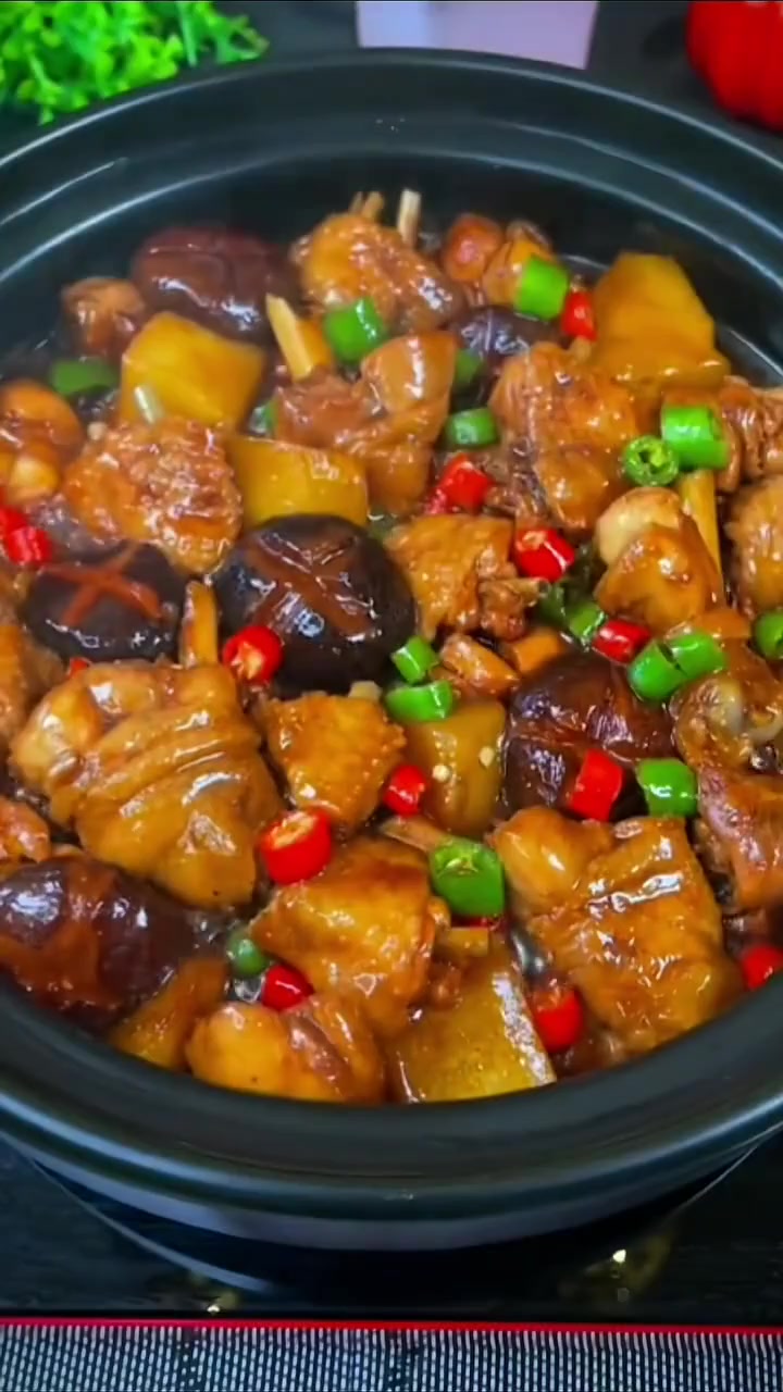 一周吃了三回的黄焖鸡太香了！