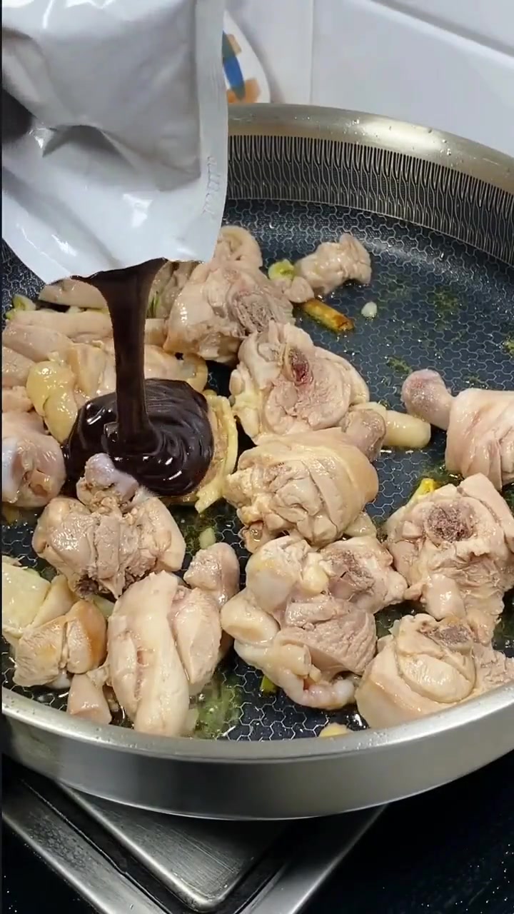 分享一道黄焖鸡米饭