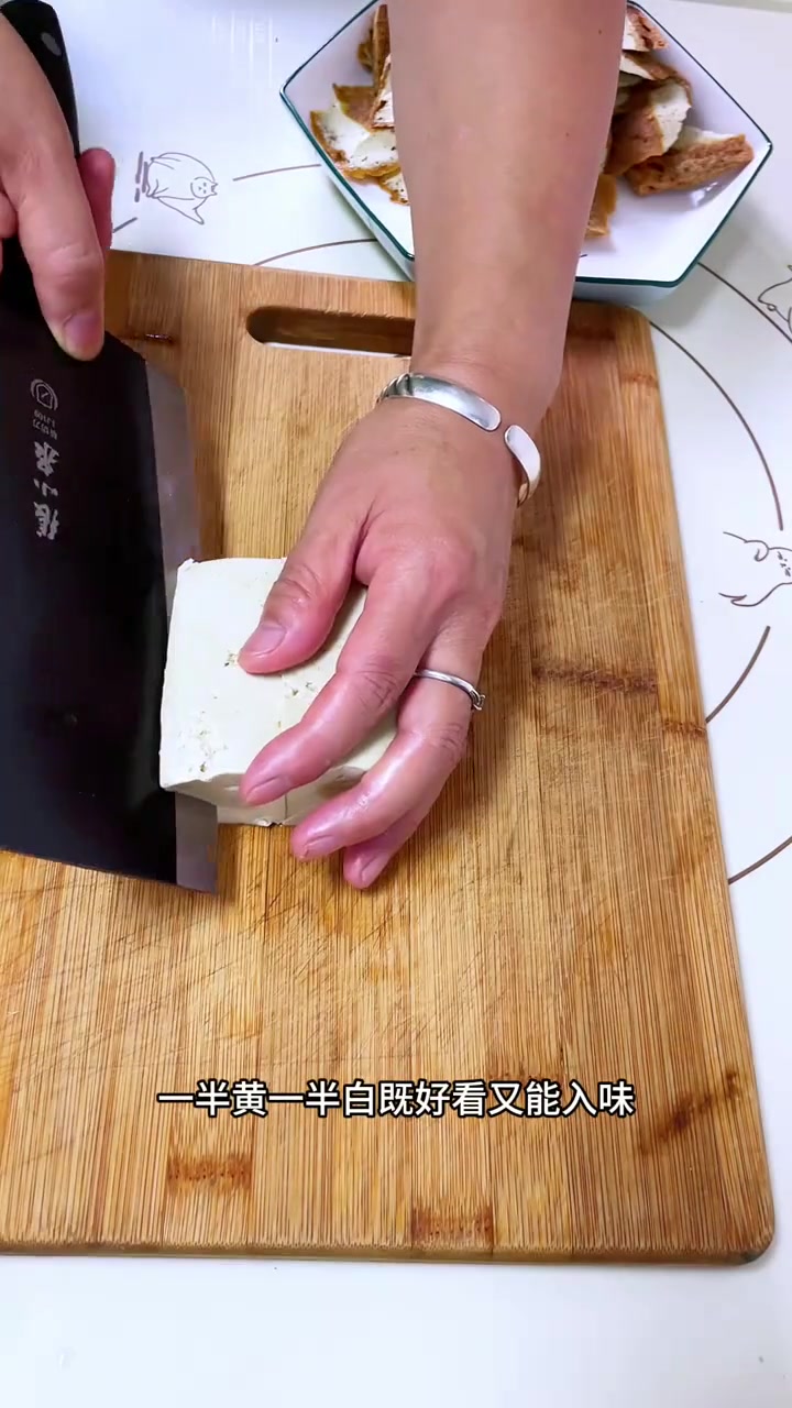 一看就会的麻辣豆腐烩菜太适合三伏天了，吃完全身的寒气都被逼出来