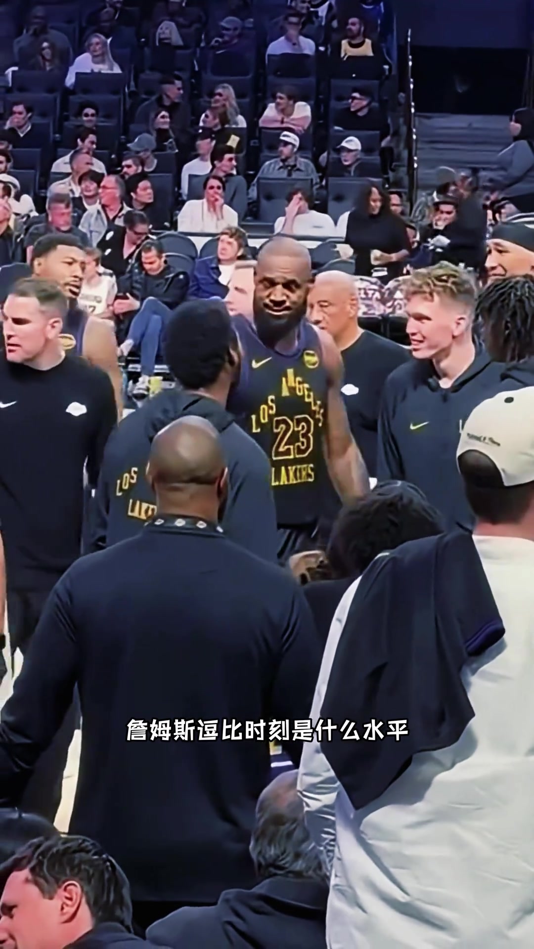 詹姆斯逗比时刻是什么水平？看后让人忍不住大笑