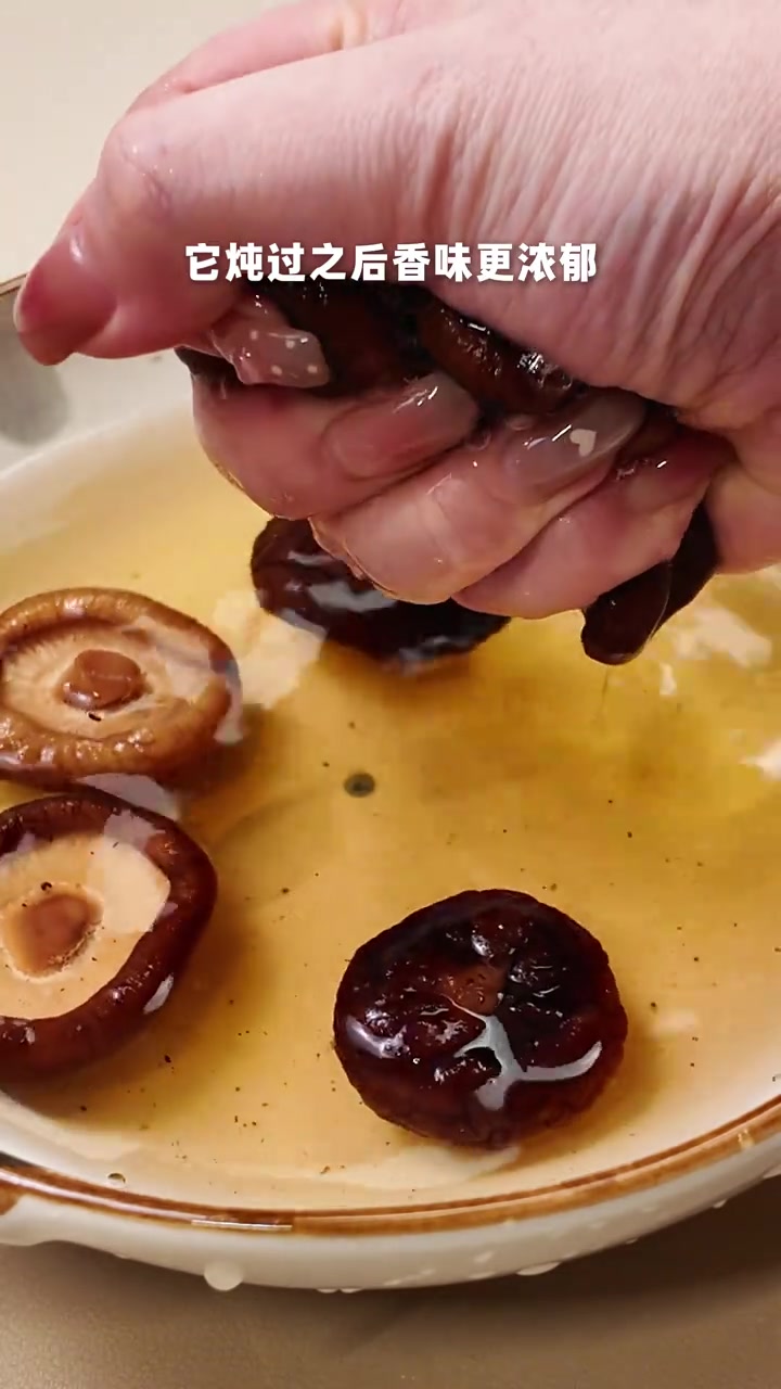 把“鸡米”换成yummy～「黄焖鸡米饭」